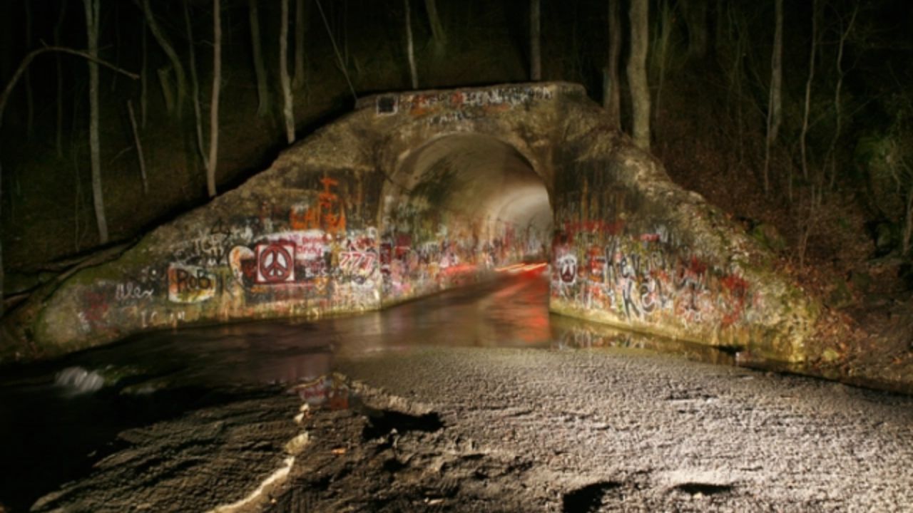 Driving Down This Haunted Tennessee Road May Give You Nightmares